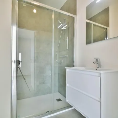 Superbe Neuf Et Moderne A Lüttich